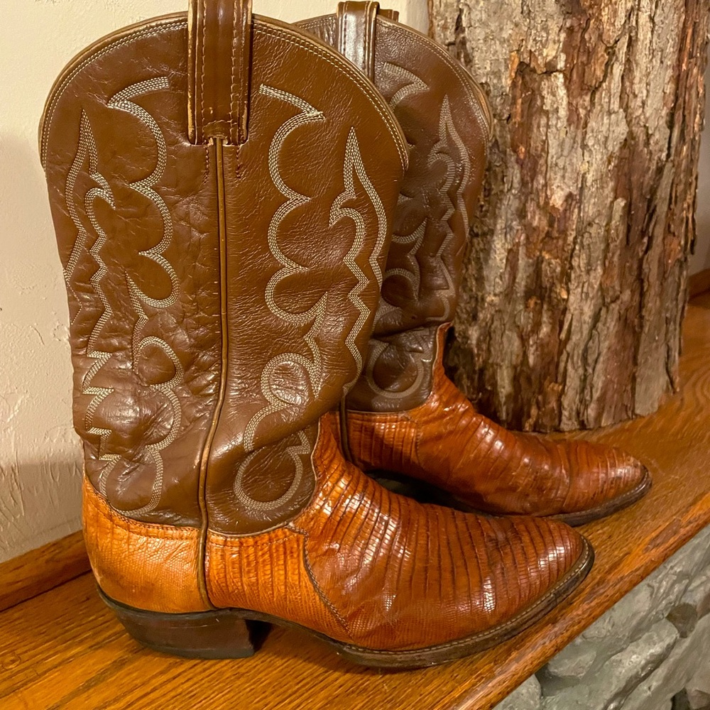 Tony Lama Teju Lizard boots. Size 10 1/2D